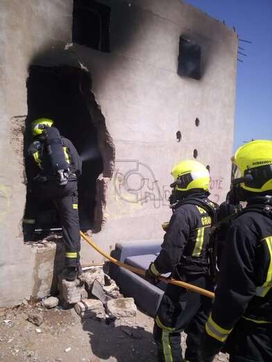 Momento de la intervención de los bomberos en el incendio de El Caracol/TA.